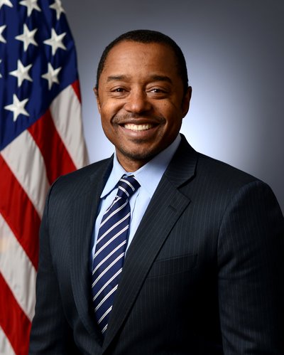 Photo of Dr. Derrick Davis, Advisor